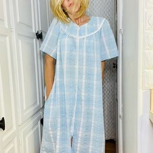 VTG Zip Up Short Sleeve Nap Dress House Coat